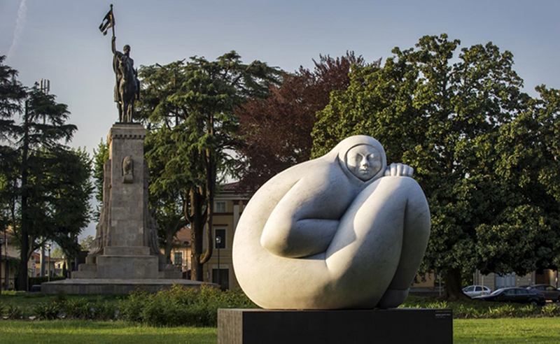 Jiménez Deredia en San José. La fuerza y la universalidad de la esfera.