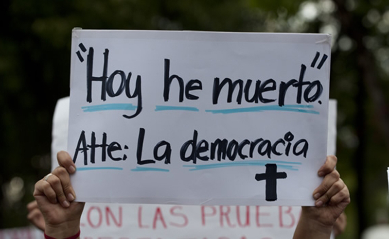 A la fiera hay que amarrarla