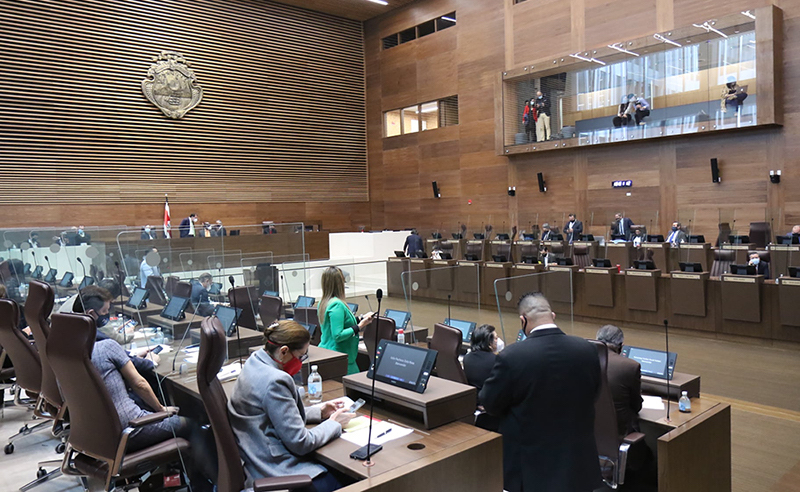 22 diciembre: “Remiendos” al proyecto que limitaría la elección indefinida de alcaldes. Con Víctor Morales Mora.