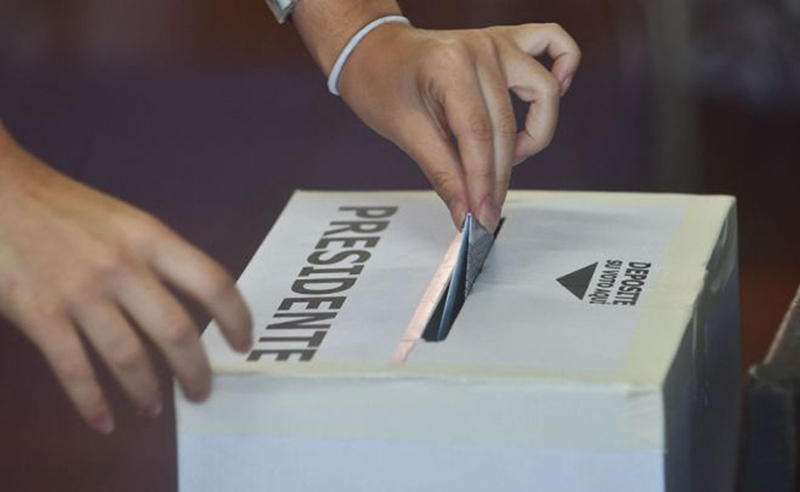 2 marzo: Encuesta CIEP-UCR intención de voto: Chaves 46.5% Figueres 36%. Con Roberto Gallardo.