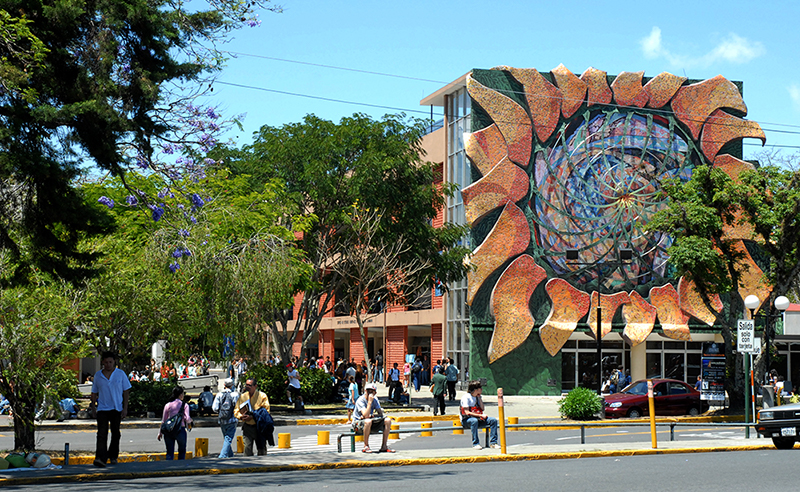21 mayo 2025: UCR en el ojo del huracán. Con William Méndez Garita.