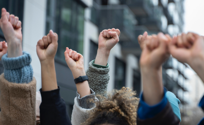 8 diciembre 2025: Conversación política en redes sociales. Con Cristian Bonilla y Sergio Araya Alvarado.
