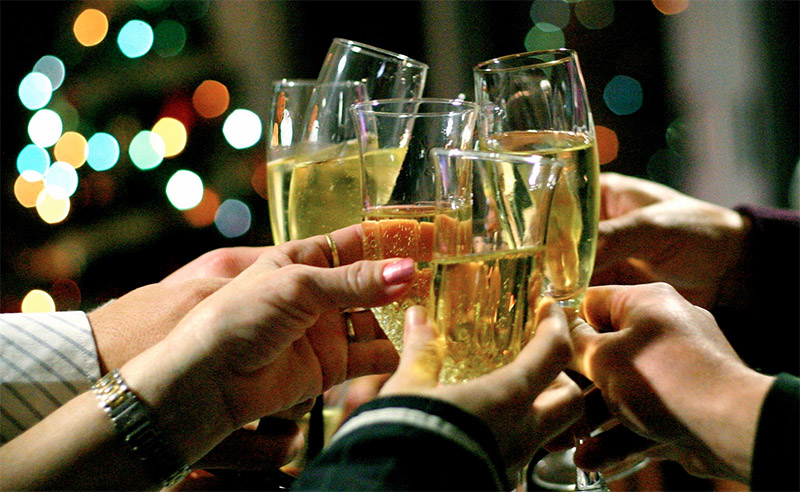 Buenas ideas para celebrar y disfrutar la llegada del 2017, con Oscar Castro