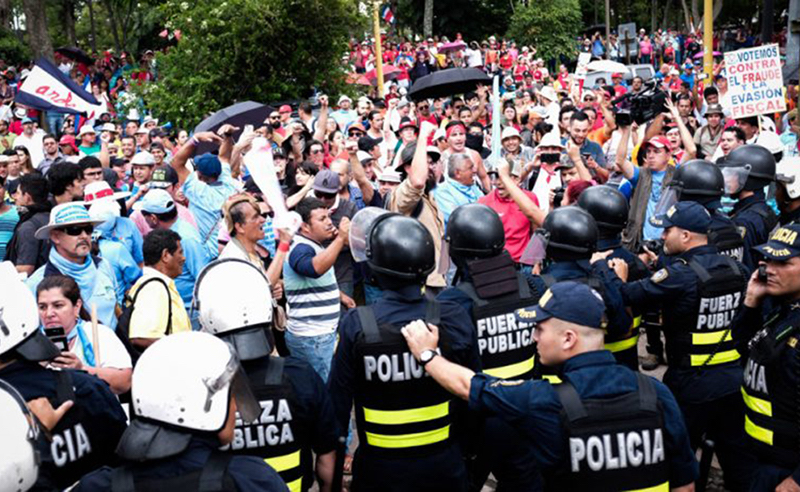 Que venga la María con un par de poltronas.