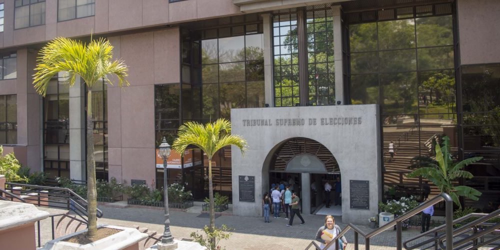 18 Marzo: Diputados dieron marcha atrás a la decisión de llamar a cuentas al presidente del Tribunal Supremo de Elecciones, con Gustavo Araya