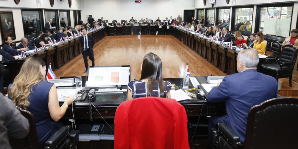 7 Marzo: Logros en tiempos de fragmentación política. Diputados aprueban nuevo reglamento legislativo, con Carolina Hidalgo y Gina Sibaja