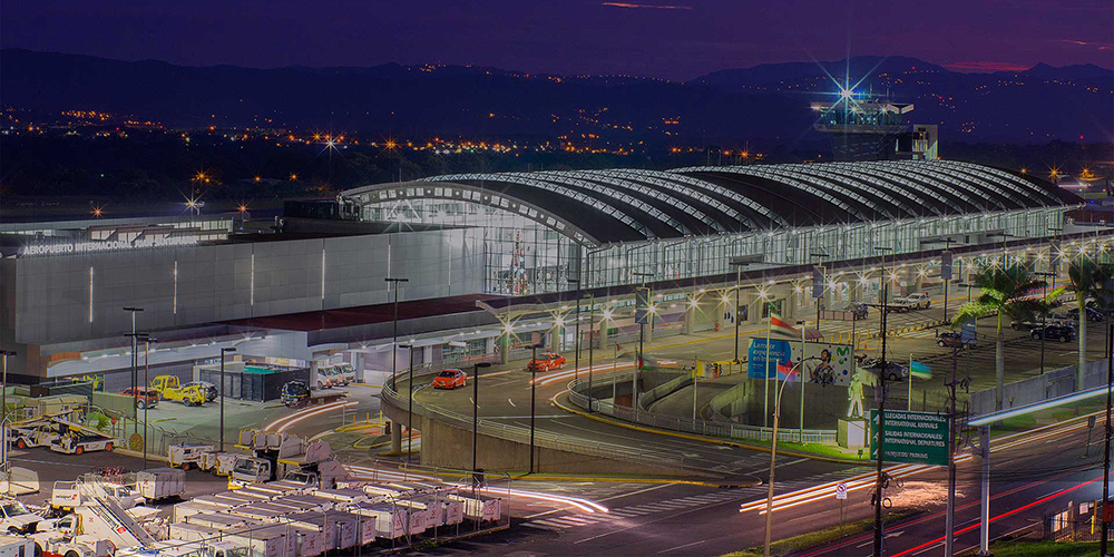 16 mayo: La Administración Federal de Aviación de los Estados Unidos degradó, de 1 a 2, la calificación de nuestro país respecto de sus normas de seguridad aeronáutica, con Gustavo Araya