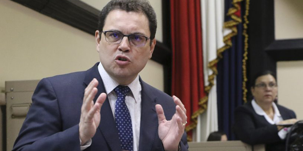 13 agosto: Diputados buscan la tipificación de los servicios públicos como esenciales o trascendentales para regular las huelgas, con Carlos Ricardo Benavides. 