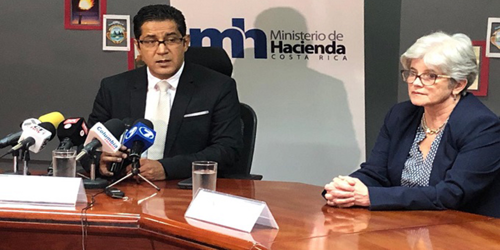 30 setiembre: 2 bajas para el Gobierno en cuestión de días, el ministro de Trabajo y el viceministro de Hacienda presentaron sus renuncias. Con Gustavo Araya.