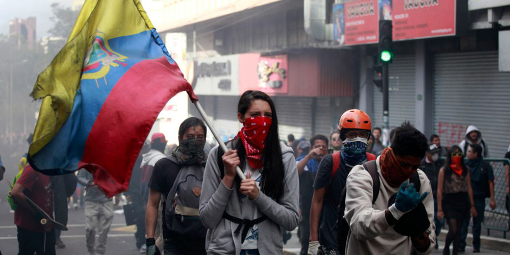 15 octubre: En las últimas semanas los ecuatorianos y peruanos han puesto a prueba sus poderes Legislativos y Ejecutivos, el repaso internacional con Carlos Murillo.