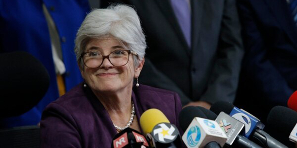 24 octubre: Rocío Aguilar deja su cargo como ministra de Hacienda debido a resolución de la Contraloría General de la República, con Fernando Rodríguez y Alejandro Barahona.