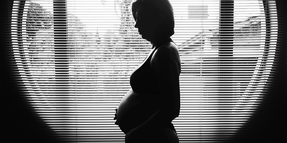 12 diciembre: el presidente Carlos Alvarado está pronto a firmar la norma técnica que permitiría aplicar la interrupción del embarazo. 