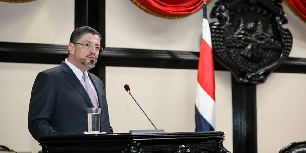 11 febrero: El ministro de Hacienda compareció ante la Asamblea Legislativa justamente en el contexto de una nueva degradación en la calificación de riesgo país por parte de Moody´s, con Fernando Rodríguez y Elí Feinzag.