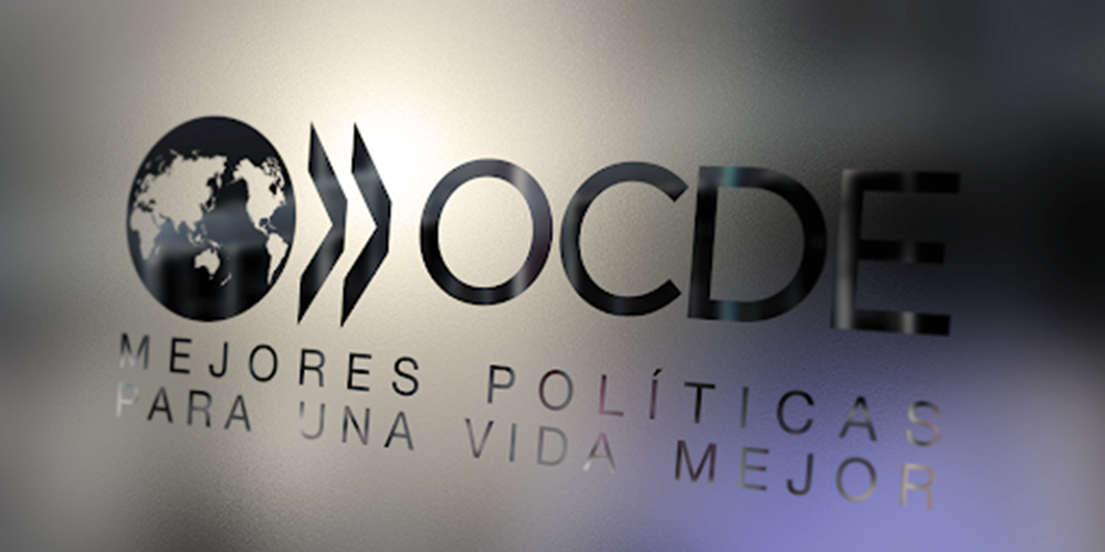 15 de mayo: Costa Rica se convierte en el miembro número 38 de la Organización para la Cooperación y el Desarrollo Económicos. Con Carlos Alvarado, Laura Chinchilla, Luis Guillermo Solís y Víctor Umaña.