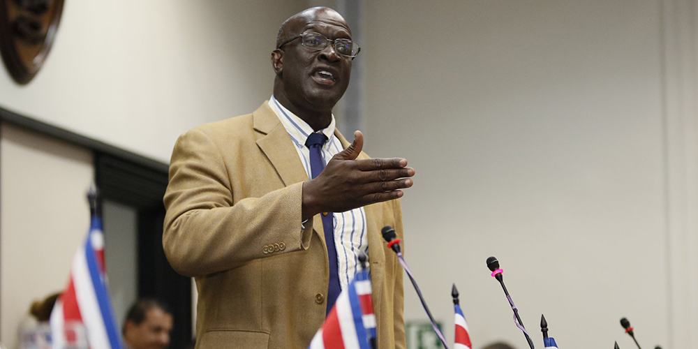 1 de mayo: Eduardo Cruickshank se convierte en el primer presidente afrodescendiente de la Asamblea Legislativa. Especial de Noticias Columbia y Hablando Claro con el análisis de Gustavo Araya.