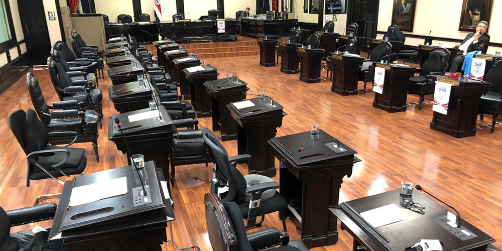 25 de mayo: El ambiente político esta lleno de pequeñas y grandes discusiones sobre el rumbo que debemos tomar como país. Con Carlos Ricardo Benavides.