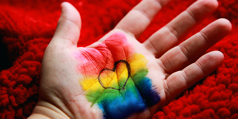 26 de mayo: Costa Rica legaliza desde hoy la unión civil entre personas del mismo sexo, con Ana Helena Chacón, Diego González y Elizabeth Odio Benito.