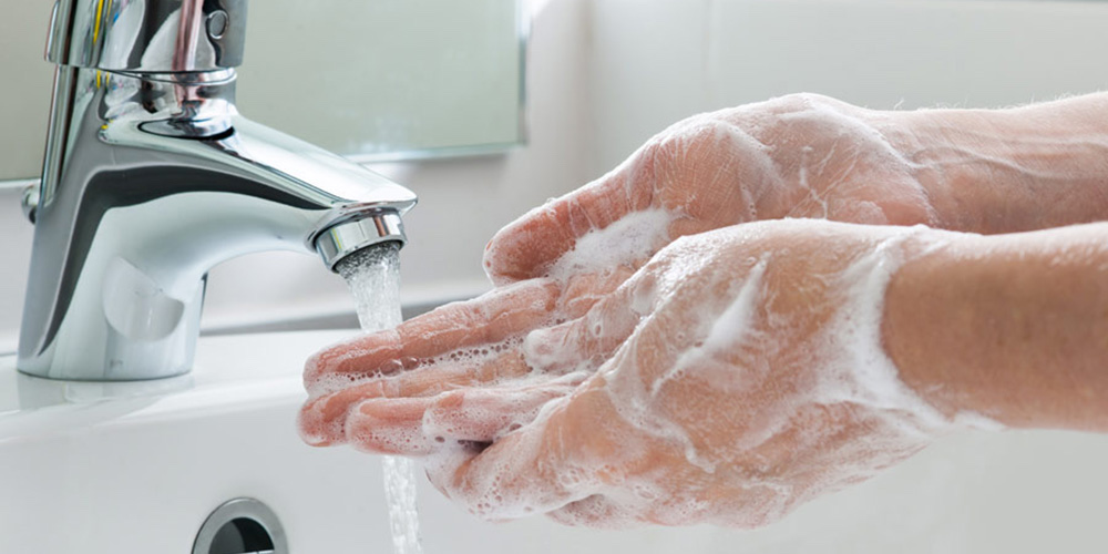 10 julio: 649 casos en las últimas 24 horas y la confirmación por parte de la Organización Mundial de la Salud de que tenemos transmisión comunitaria en el todo el territorio nacional. Con Rodrigo Marín.