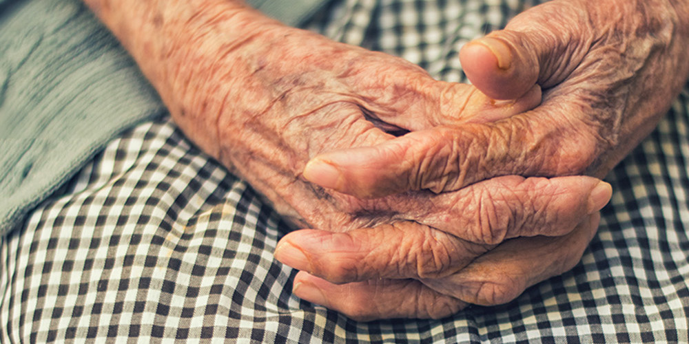 28 julio: Se confirmaron brotes de COVID-19 en el Hogar Asociación Vicentina de Escazú y en el Santiago Crespo de Alajuela. Con Guisselle Guzmán