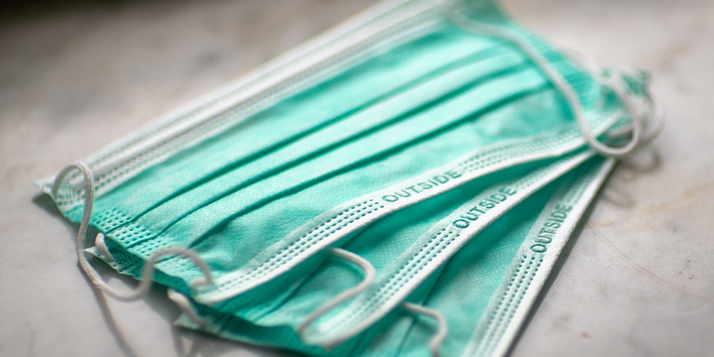 5 agosto: Gerencia de Logística de la CCSS adjudicó a dos pequeñas empresas inexpertas la adquisición de 7 y 5 millones de unidades de mascarillas en procesos de compra directa. Con Luis Fernando Porras.