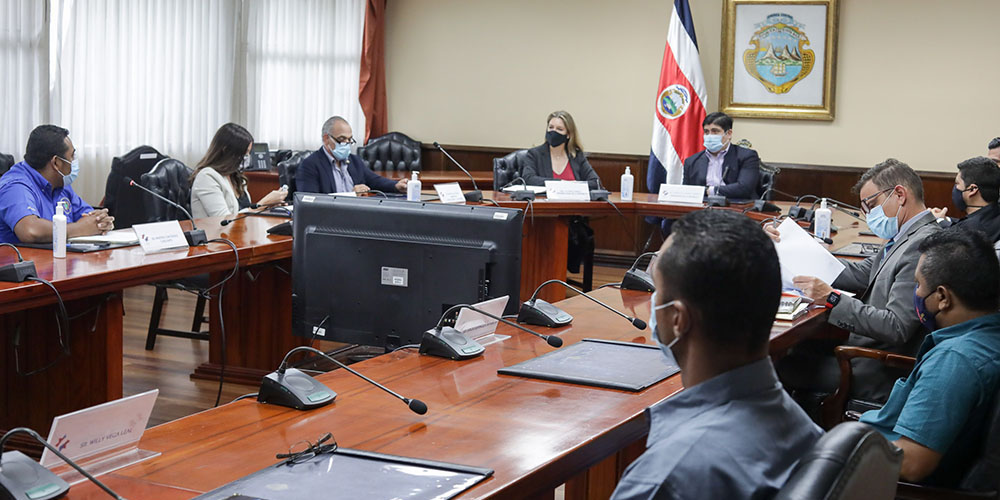 14 octubre: La mesa de diálogo se convierte en un desafío gigantesco. Con José Álvaro Jenkins y Carlos Sandoval García.