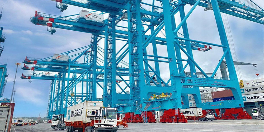 27 noviembre: Después de 108 días de vacancia en el puesto llega un nuevo ministro de Comercio Exterior. Con Andrés Valenciano. 