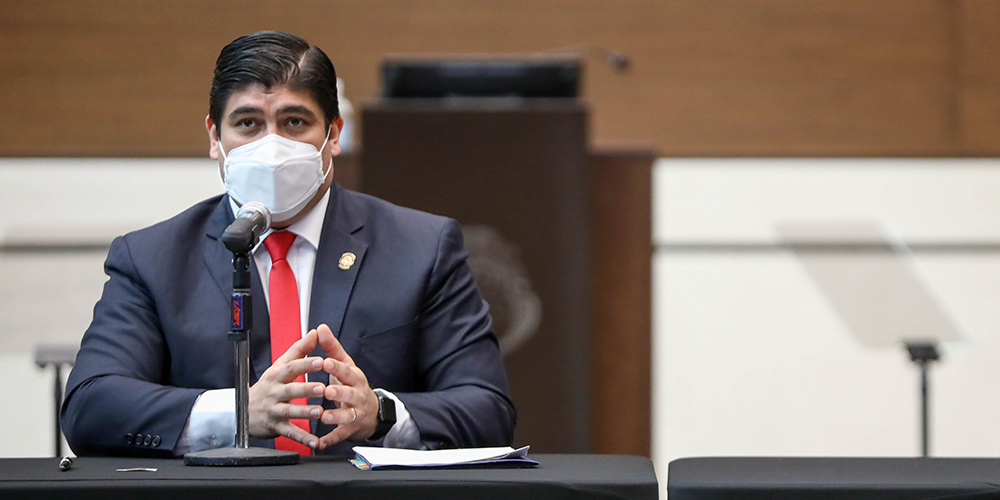 11 febrero: Presidente se presentó a la Asamblea Legislativa para responder preguntas de los diputados por el caso UPAD. Con Rodolfo Brenes.