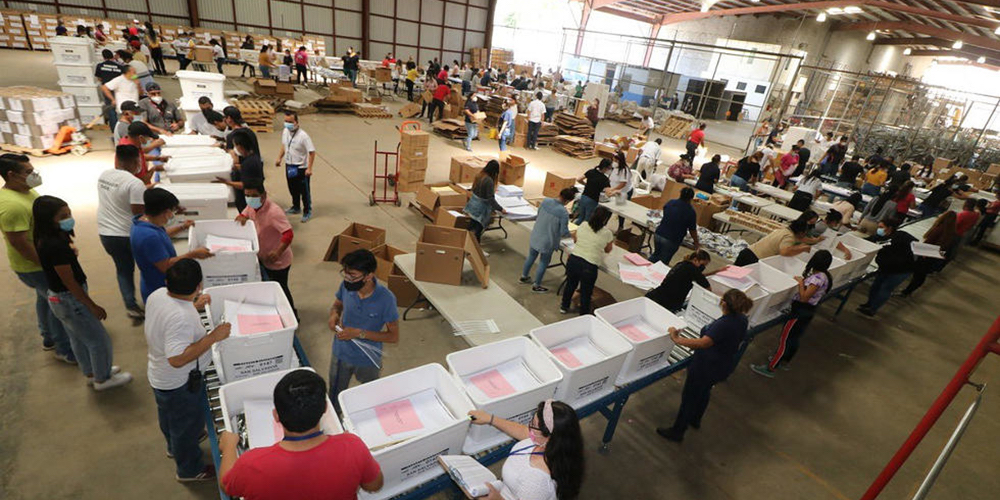 1 marzo: Elecciones parlamentarias y municipales en El Salvador. Con Gabriel Labrador y Eduardo Escobar.