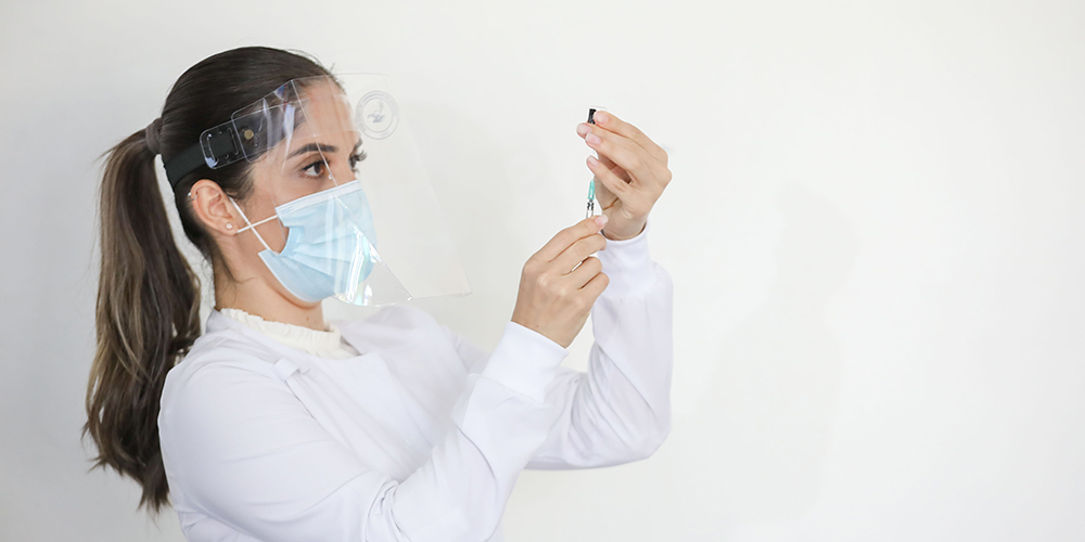 24 marzo: Campaña de vacunación contra Covid-19 se mantiene el martes llegaron cerca de 120 mil nuevas dosis. Con Mario Mora.