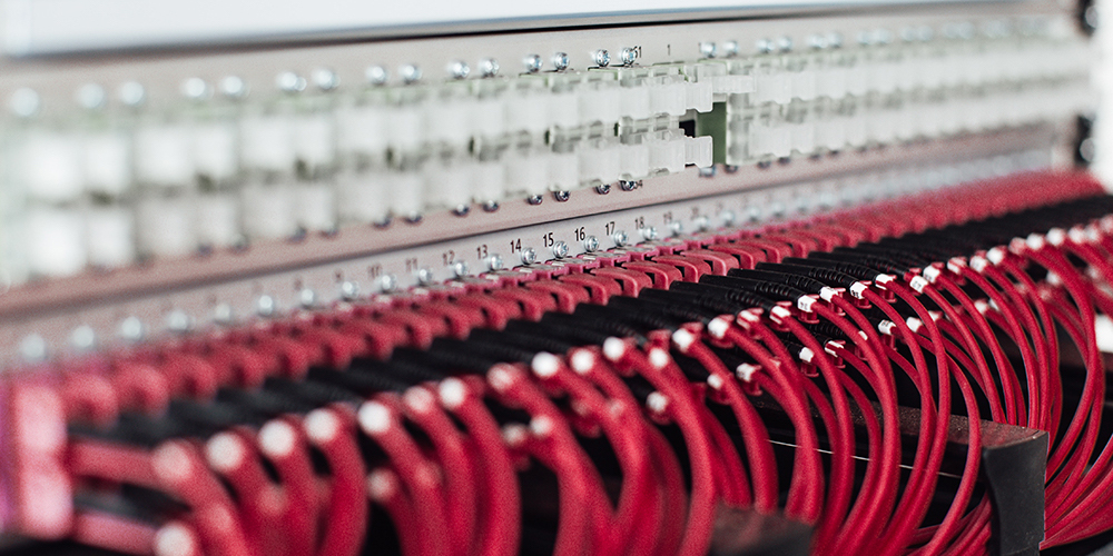 12 abril: ¿A quién le corresponde la implementación de un internet de alta velocidad o la red 5G? Con Luis Adrián Salazar.