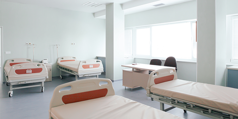 28 abril: Nuestro sistema de salud está rozando el límite de sus capacidades. Con Román Macaya.