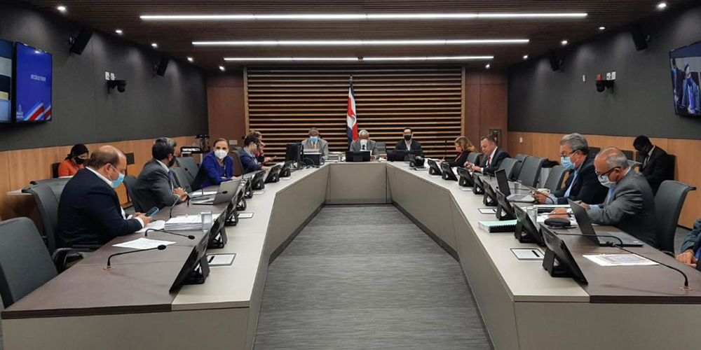 17 junio: Aprobación de ley de empleo público añadiría credibilidad ante metas pactadas con el FMI. Con Rodrigo Cubero,