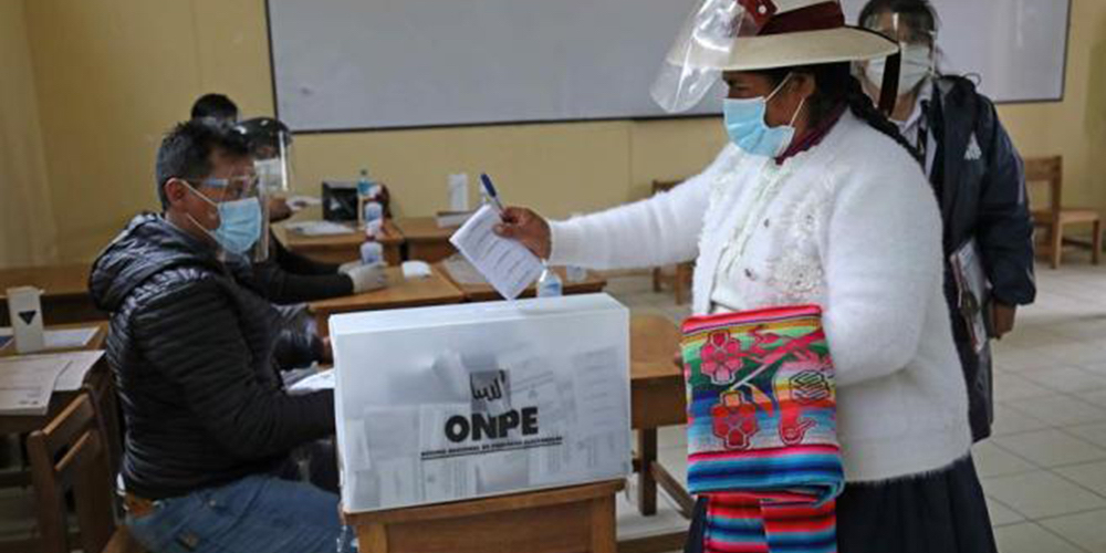 8 junio: Elecciones en Perú: los peruanos se debaten entre los extremos. Con Sergio Araya.