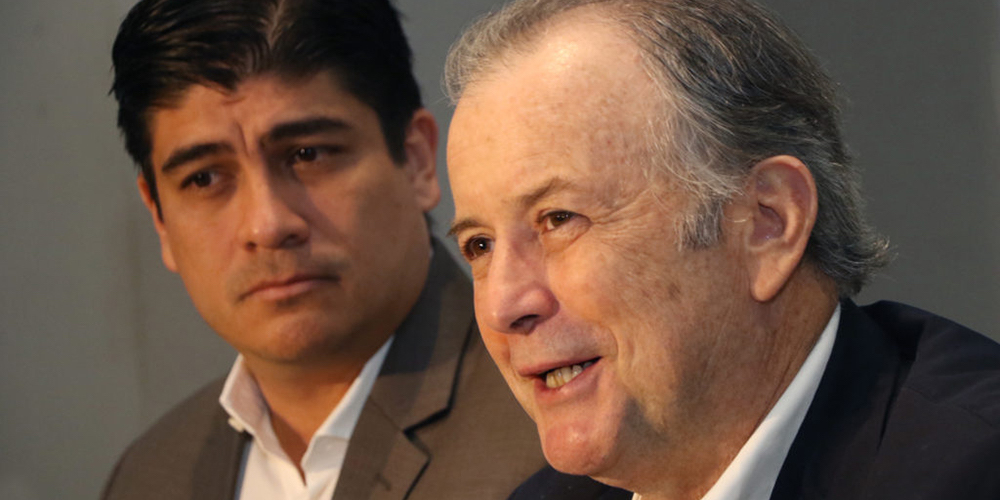 15 julio: Ottón Solís presentó renuncia como designado por Costa Rica ante OCDE. Con Gustavo Araya y Alexander Mora.