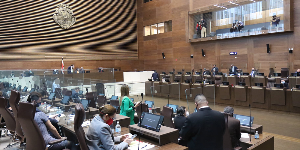 22 diciembre: “Remiendos” al proyecto que limitaría la elección indefinida de alcaldes. Con Víctor Morales Mora.