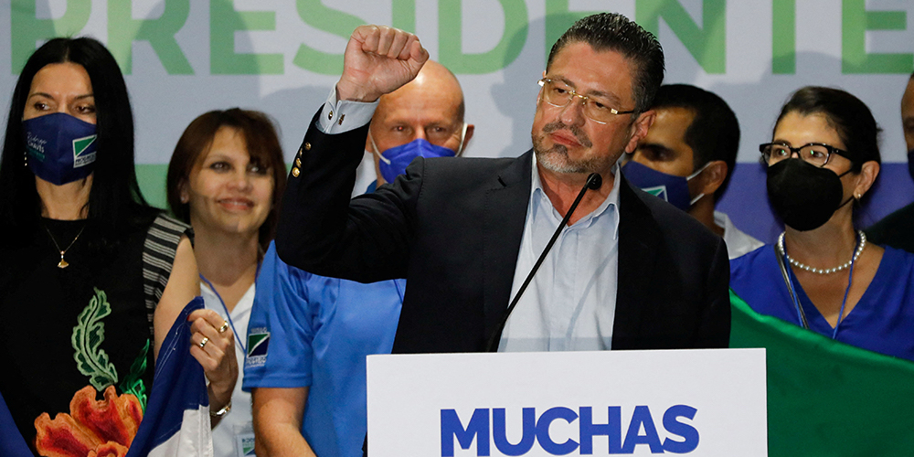 4 abril: Rodrigo Chaves, presidente electo de Costa Rica para el periodo 2022 - 2026. Con Rotsay Rosales. 