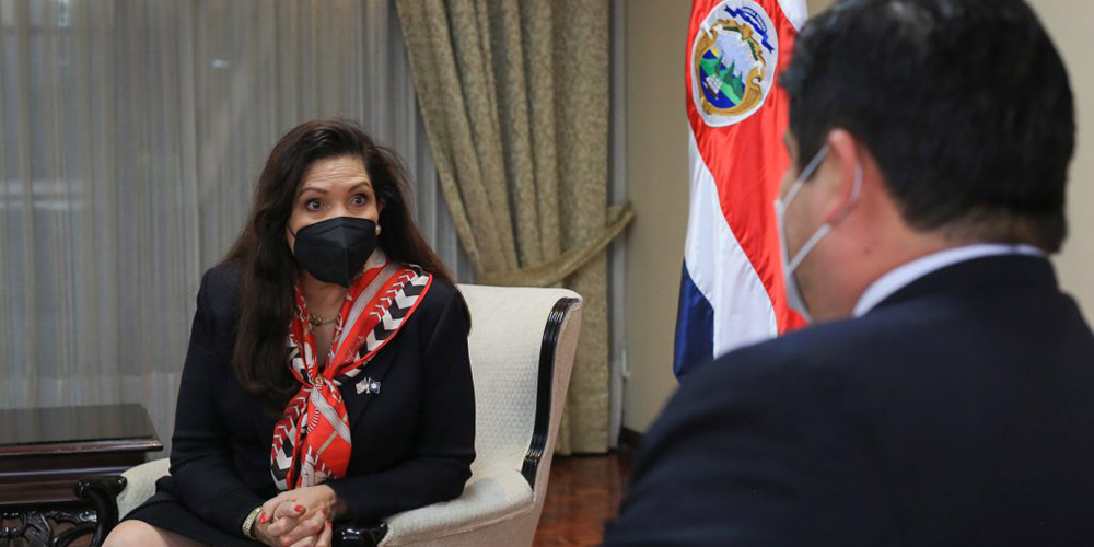 4 mayo: La misión de fortalecer lazos de amistad entre dos países que lleva en el corazón. Con Cynthia Ann Telles.