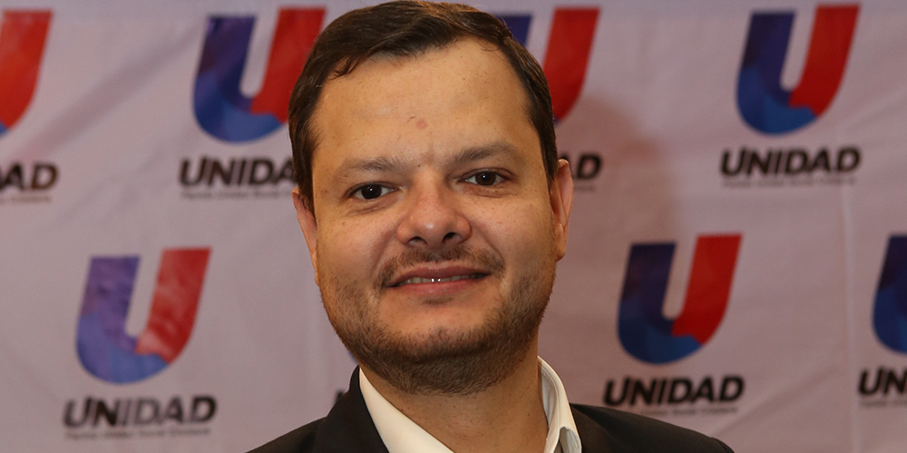 22 agosto: Juan Carlos Hidalgo presidente electo del partido Unidad Social Cristiana.