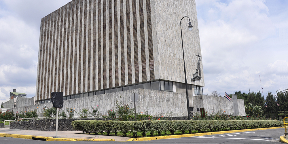 29 agosto: Elección del presidente de la Corte. Con Elizabeth Odio Benito.