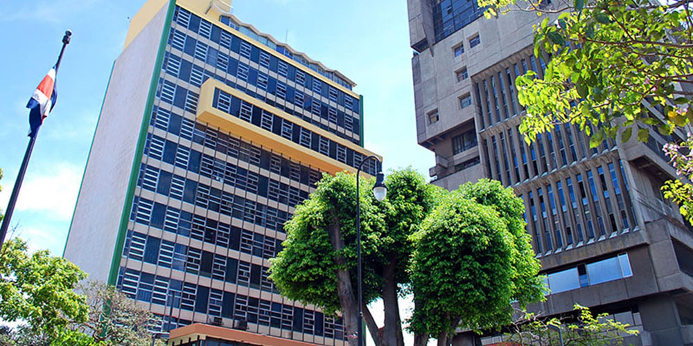 21 setiembre: Reconfiguración en la junta directiva de la Caja Costarricense del Seguro Social. Con José Luis Loría y Pablo Sauma.