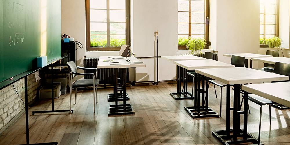 12 octubre: Suspensión del curso lectivo por cuatro días. Con Francisco Antonio Pacheco.