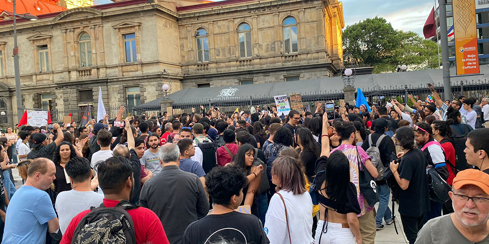 18 mayo: Trama y drama en el Ministerio de Cultura y Juventud. Con Verónica Vado y Alex Cuadra. 