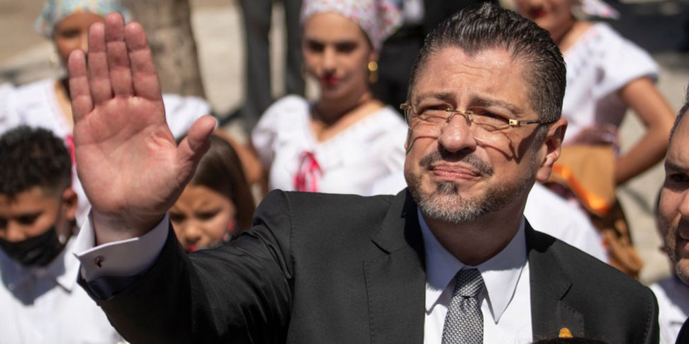 8 mayo:  Inicio del segundo año de la administración Chaves Robles. Con Constantino Urcuyo.