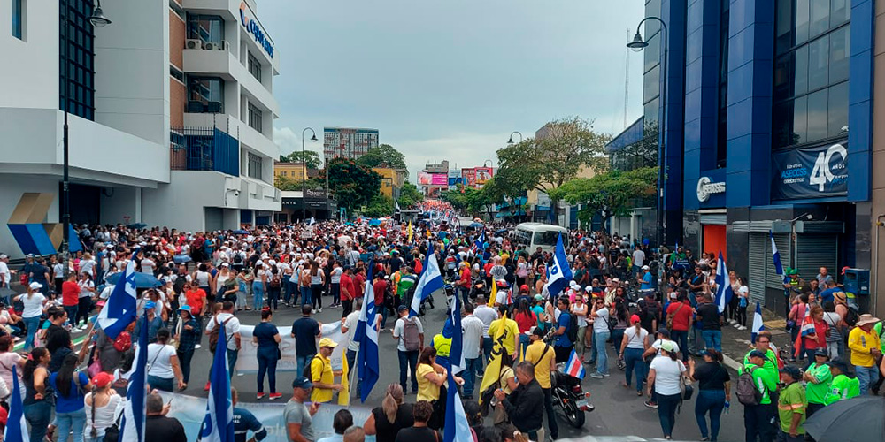 26 octubre: Marcha de Protesta en contra de la Administración Chaves Robles. Con Carlos Sandoval. 