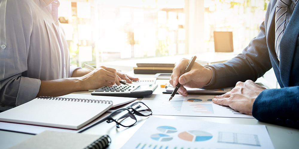 6 noviembre: Manejo fiscal y situación social de nuestro país. Con Fernando Rodríguez.