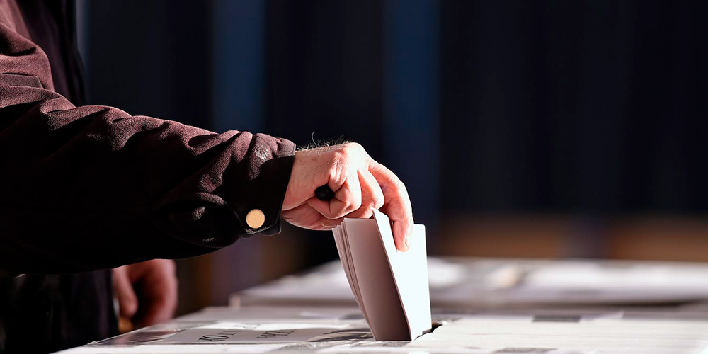 7 noviembre: Latinobarómetro 2023 registró para nuestro país una caída de 11 % de apoyo a la democracia. Con Armando Vargas Araya. 