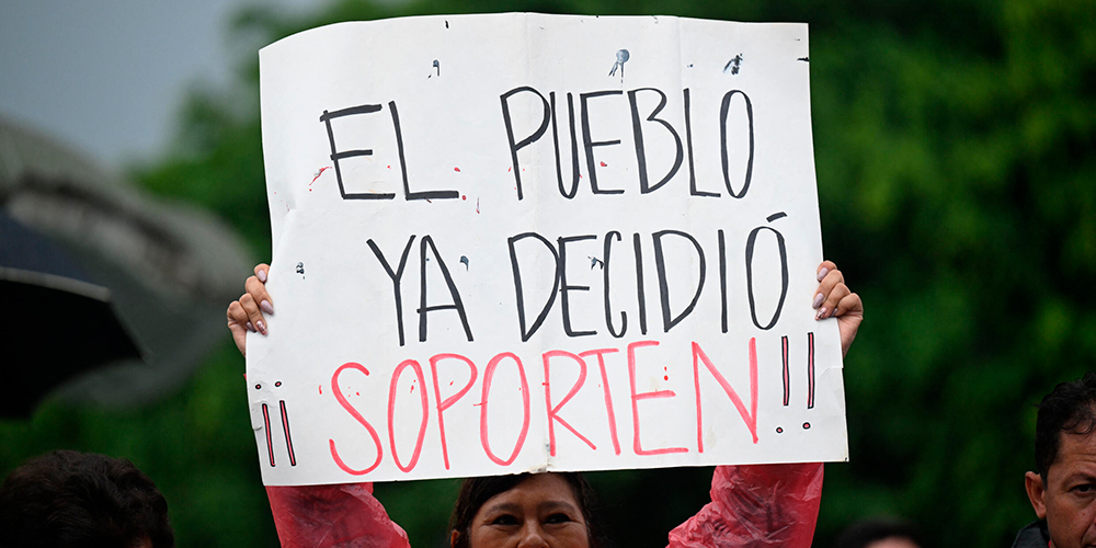 12 diciembre: Intento de golpe de Estado en Guatemala. Con Eduardo Núñez.