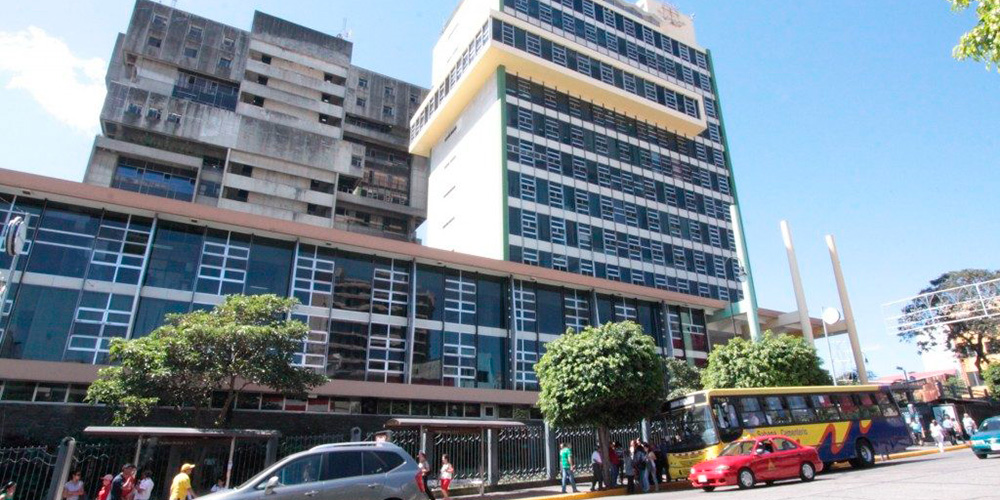 24 septiembre.  Implicaciones de los allanamientos en la Caja Costarricense Seguro Social. Con Lenín Hernández.