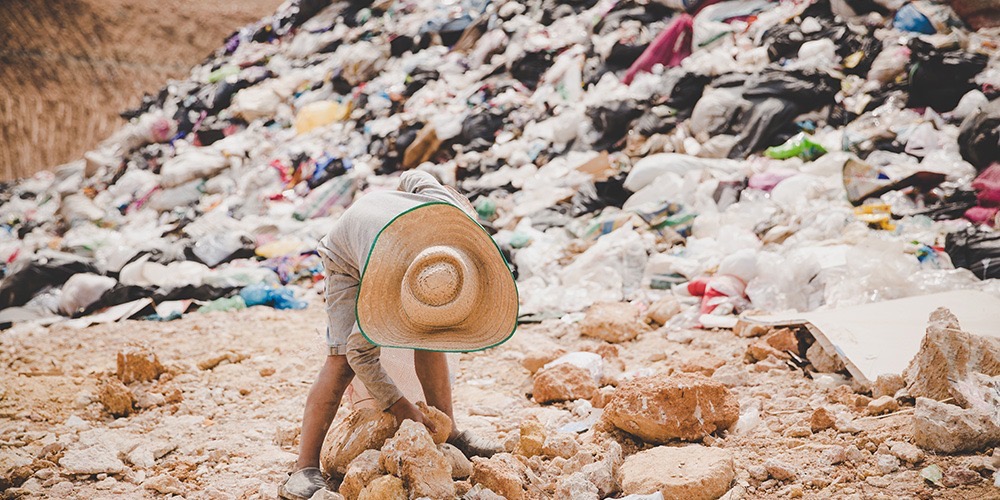 25 octubre 2024: ¿Por qué bajo la pobreza en Costa Rica? Con José Luis Arce. 