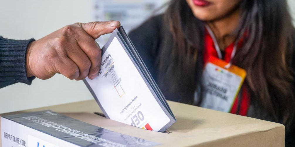 26 agosto 2025: Después de 20 años en el poder el MAS sufre su más duro golpe en Bolivia. Con José Rafael Vilar.